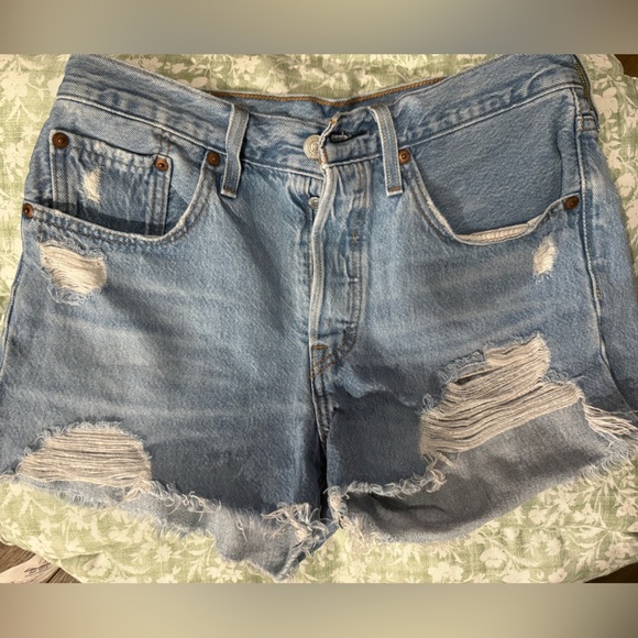 Levi's Classic Blue Denim Cutoffs - Picture 2 of 2